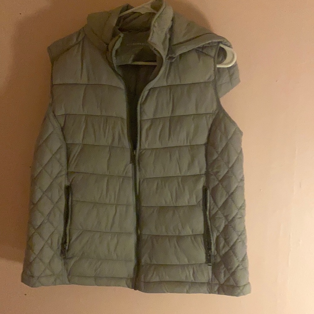 G.H. BASS & CO Gray Vest